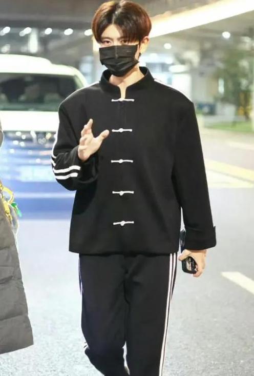 要了？这几位大明星“捞钱”的样子太难看了long88龙8国际为了割韭菜脸面都不(图10)