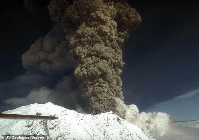 山可能近期爆发当地居民抢购口罩5000年未爆发！美国大型火(图3)